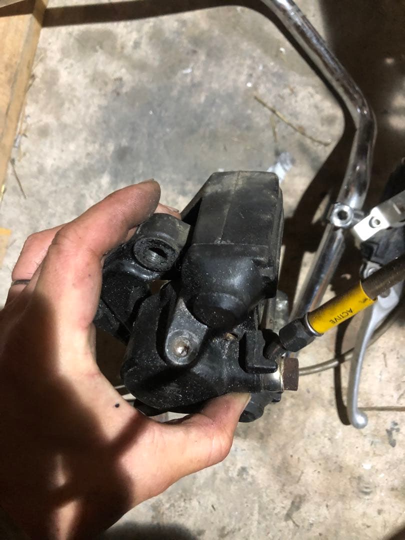 cb250t キャリパー