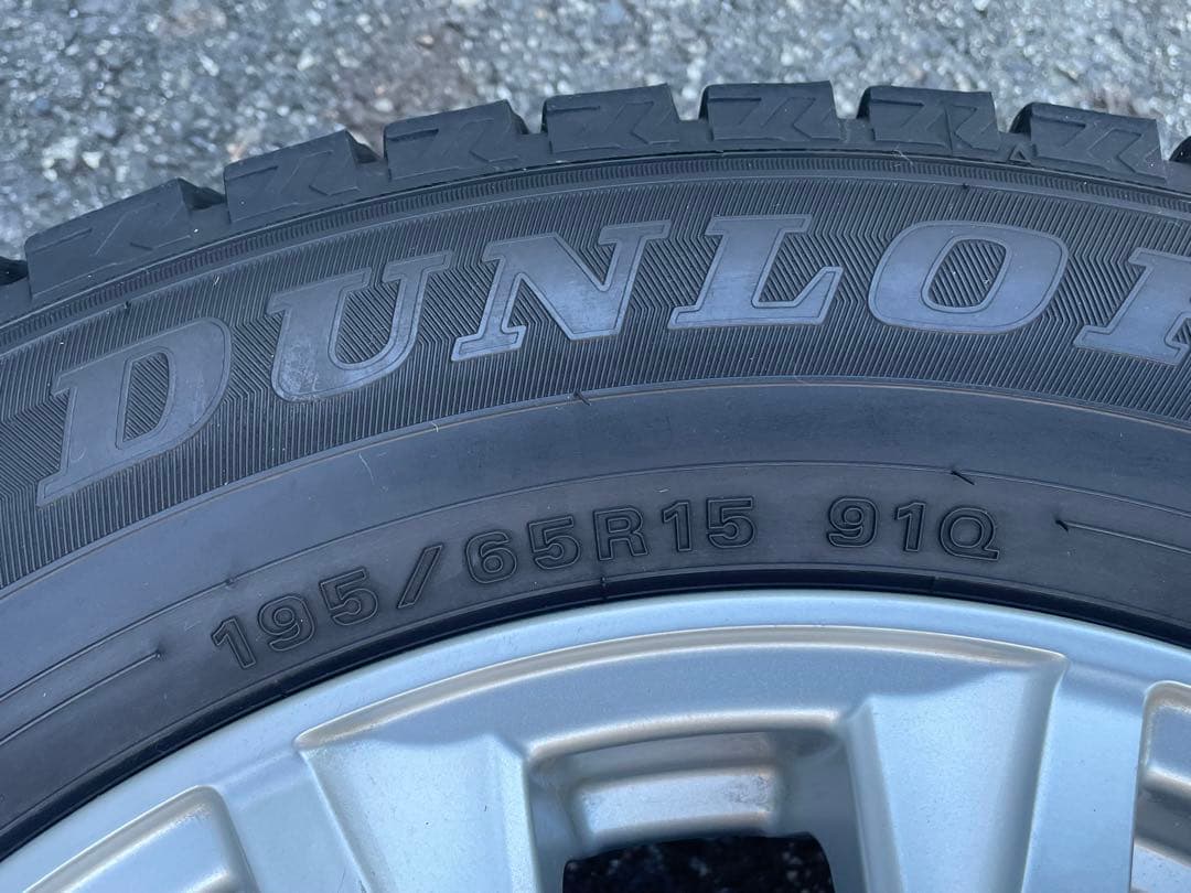 ☆ノア　ヴォクシー　スタッドレスタイヤ　195/65R15 2021年製☆