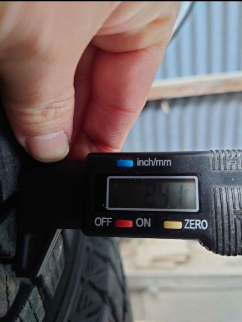 ブリヂストンブリザックDMV-3　225/65R17 2019年製　2本　中古②