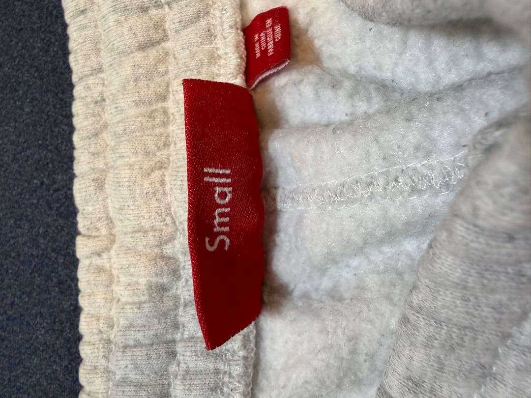 t*h様 Supreme グレー ロゴパンツ