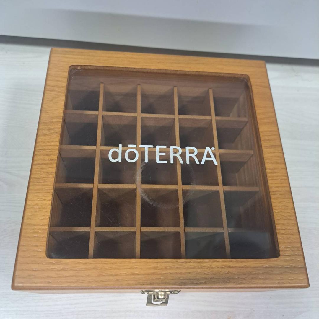 doTERRA エッセンシャルオイル 木箱とオイル8本セット　開封済品
