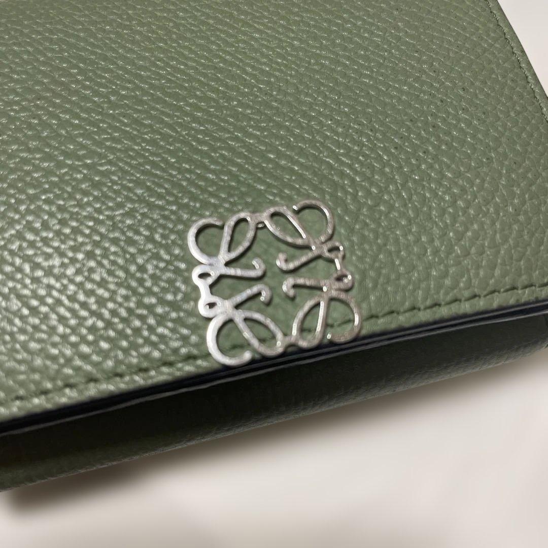 ふ*ん様 【翌日発送】LOEWE グリーン 三つ折り財布