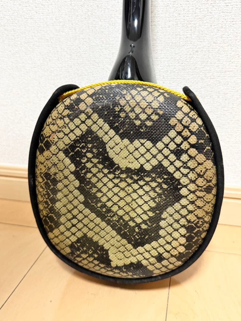 沖縄三線 人工皮 蛇柄 三味線 和楽器 弦楽器 本体 現状品
