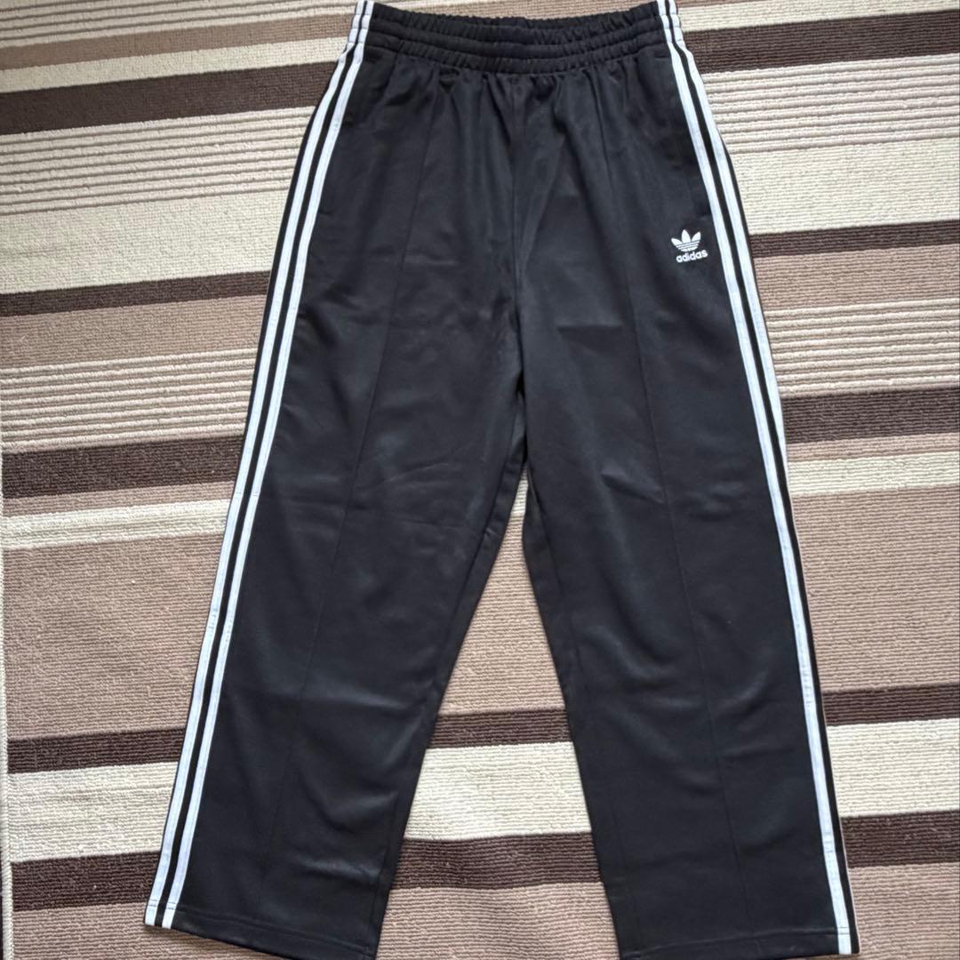 adidas トラックパンツ
