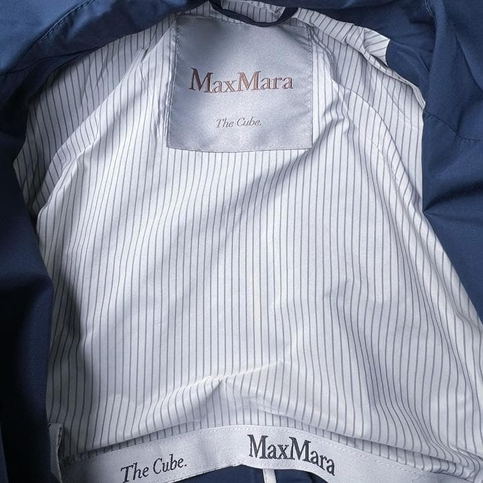 ピ*ー様 MaxMara The Cube. マックスマーラのトレンチコート　ロ
