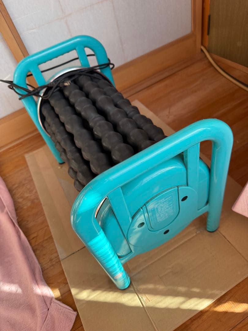 電動マッサージローラー 青と黒