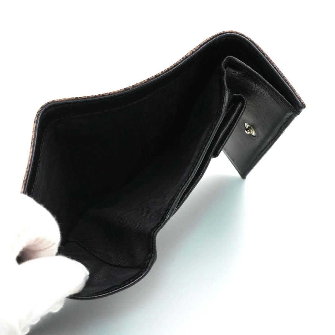 ✨未使用に近い✨　PRADA ミニ財布　パイソン　三角プレート　折り財布