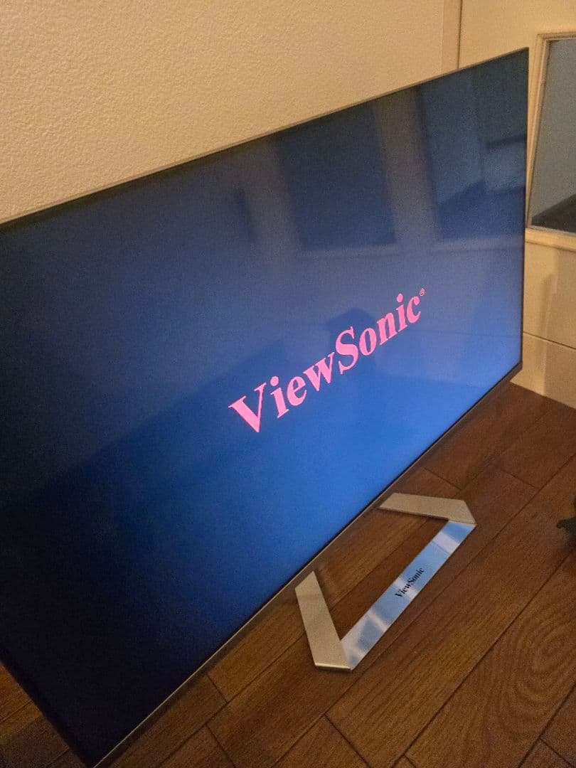 31.5型 HDR10対応　IPS液晶モニタ　モニターアーム付き