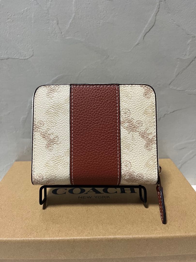✨️新品未使用✨️COACHアウトレット 二つ折り財布 ホワイト/ブラウン