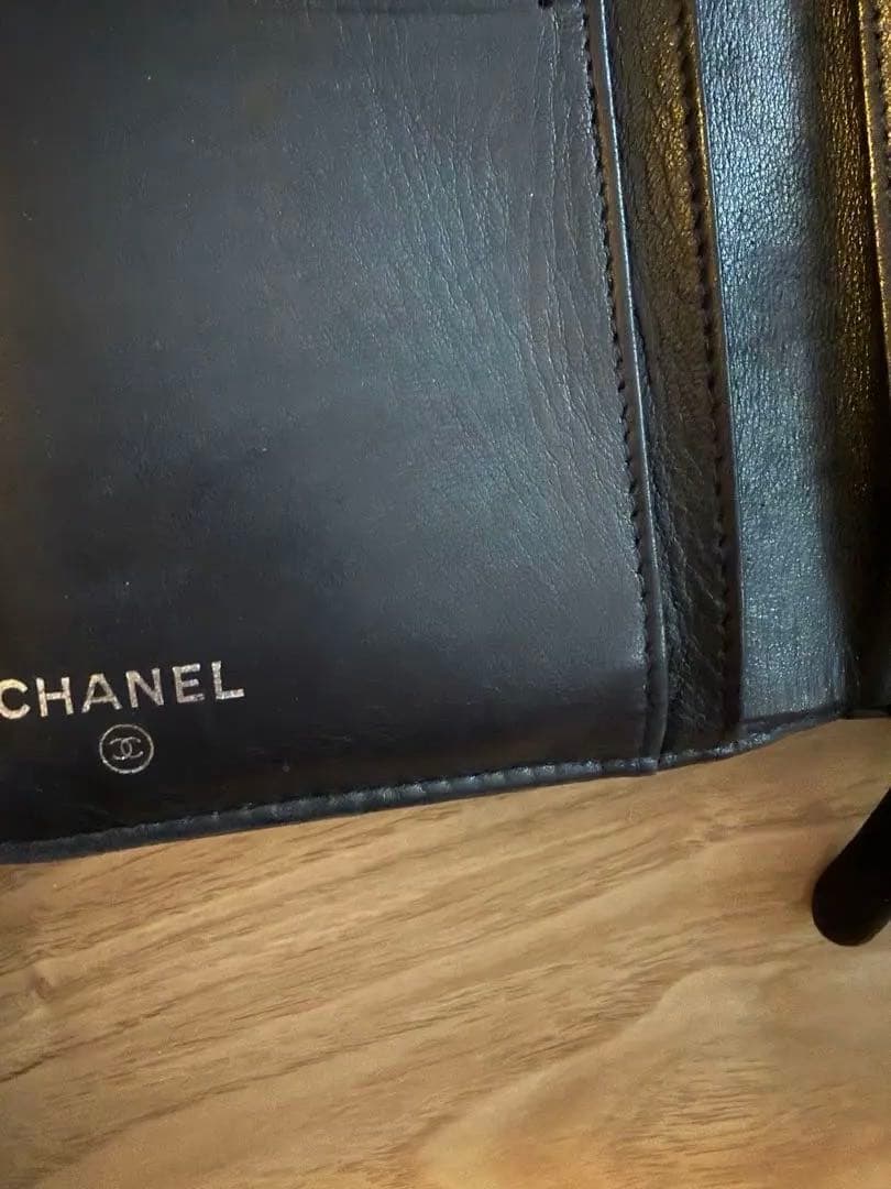 CHANEL ブラック 二つ折り財布　箱付き