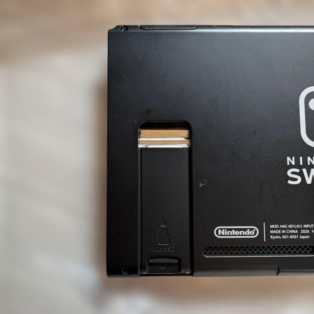 Nintendo Switch 本体　コントローラー色違い