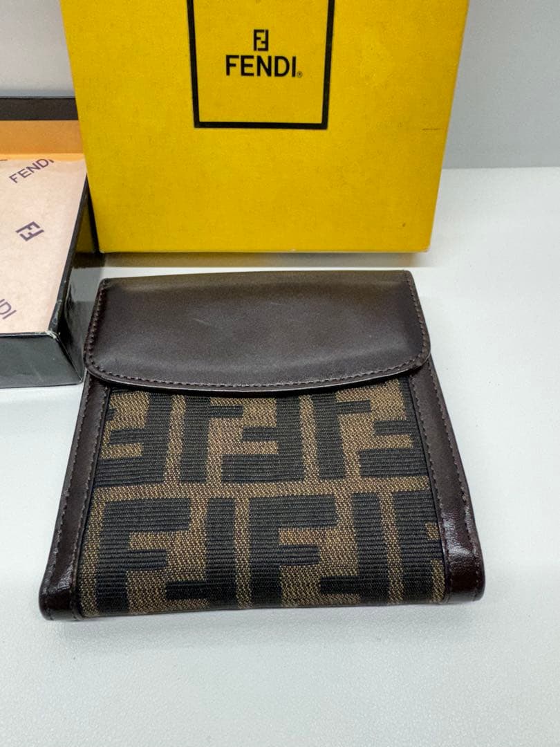 未使用【FENDI】フェンディ ズッカ柄 二つ折り財布 レザー ブラウン