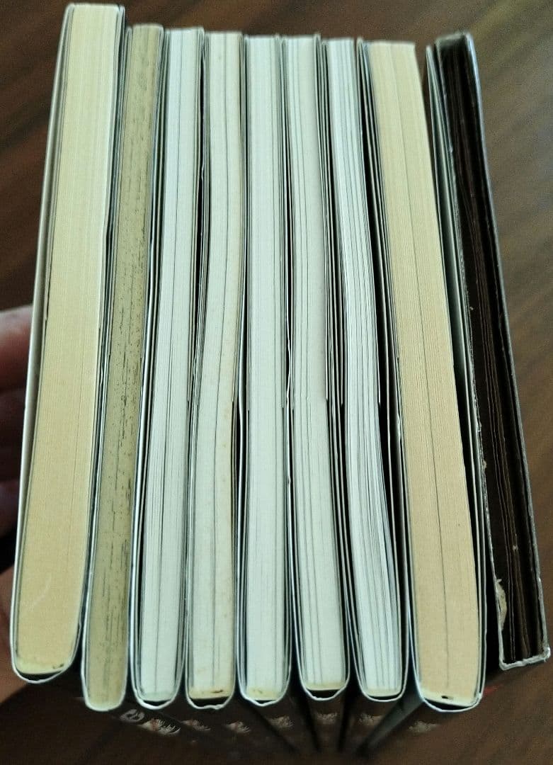 進撃の巨人 小冊子8冊&28巻缶バッチ未使用付！！Short Stories全巻