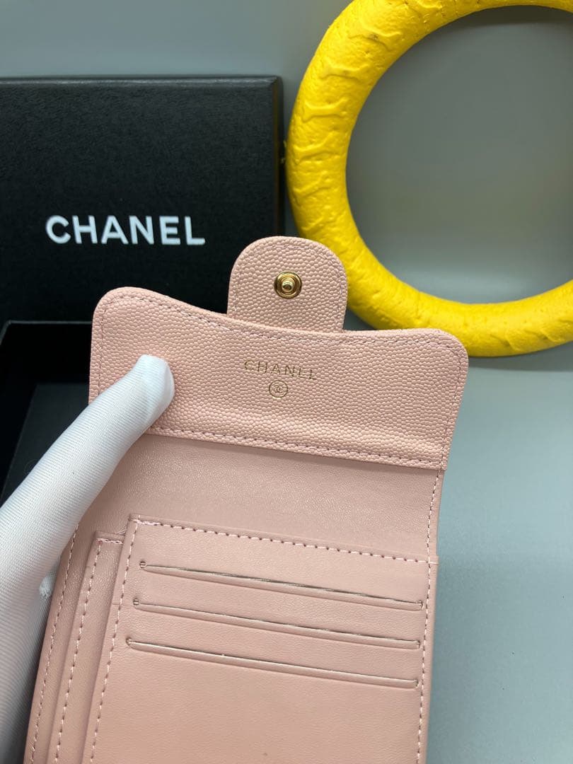 しれじゅもんCHANEL（シャネル）小型三折財布