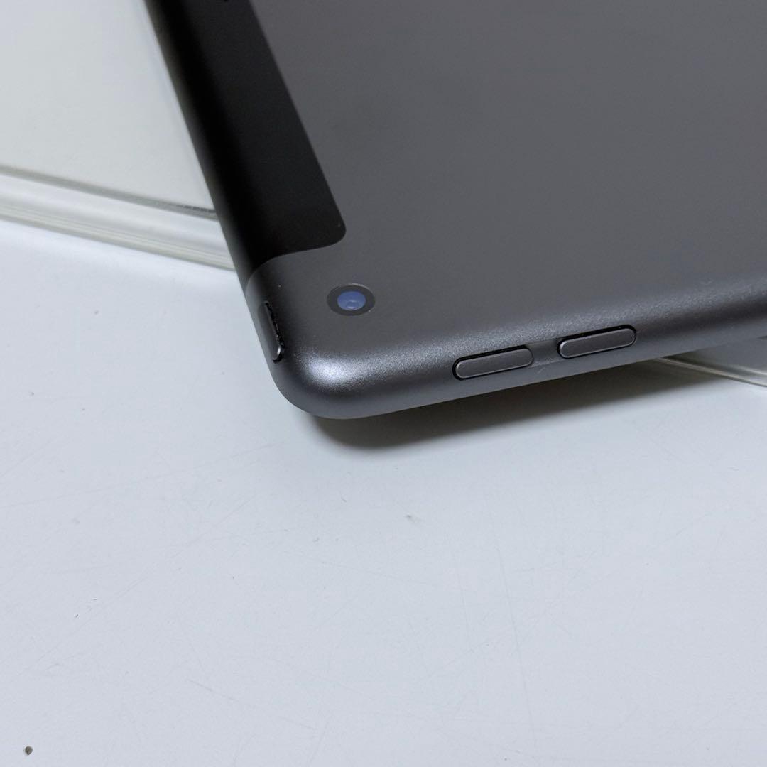 iPad 第8世代　32GB Wi-Fi + Cellularモデル　美品