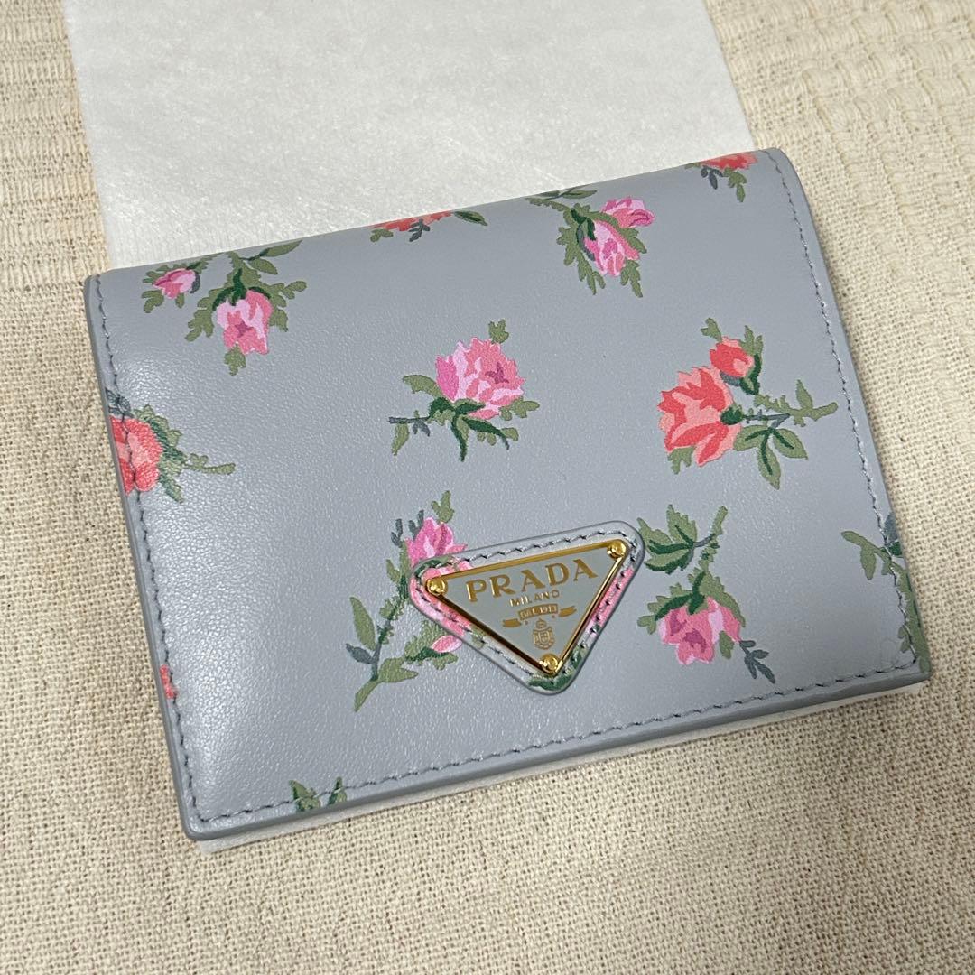 PRADA 財布 未使用品　箱付き