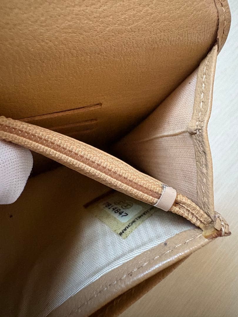 CHANEL シャネル　二つ折り財布　ベージュ
