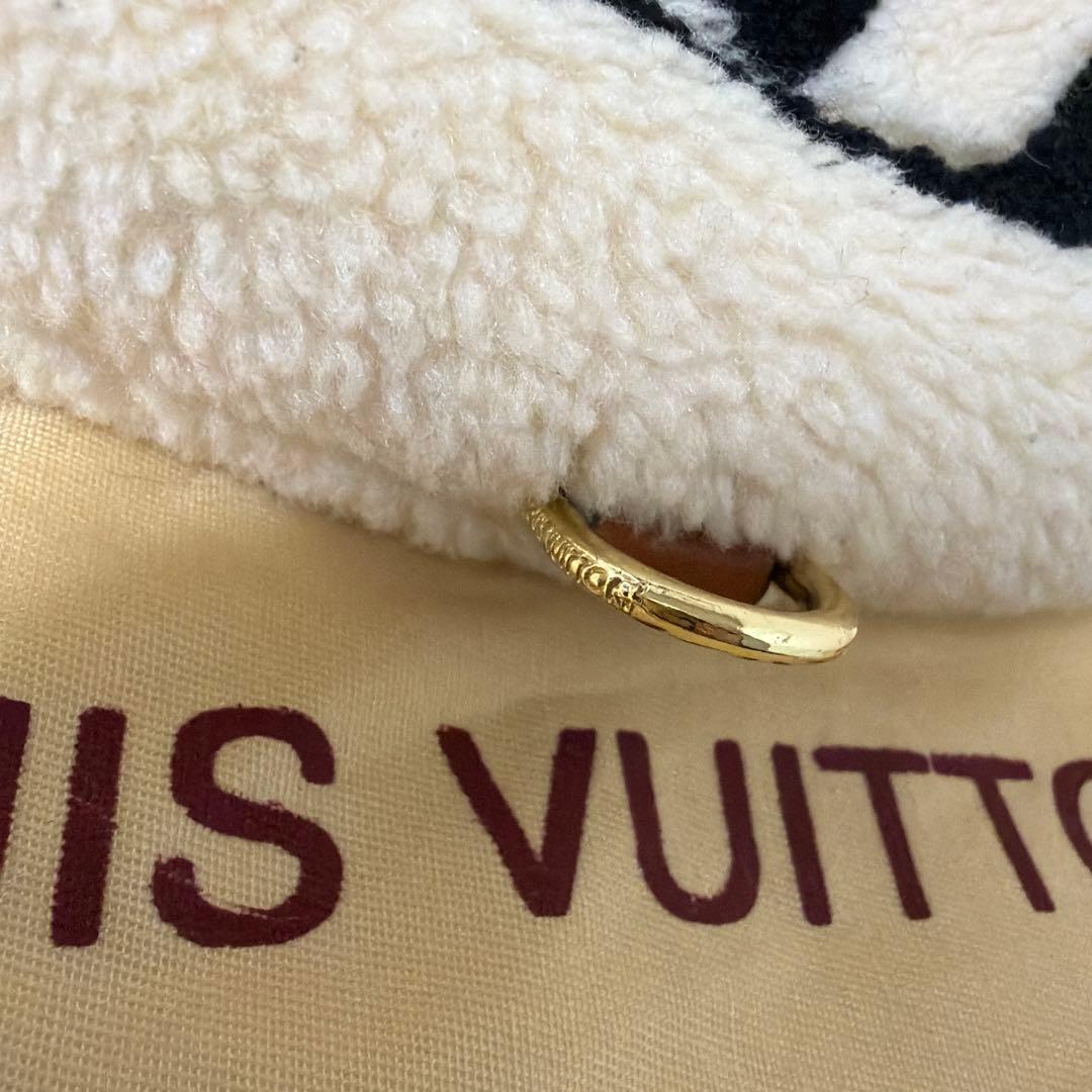 LOUIS VUITTON ファー ボディバッグ