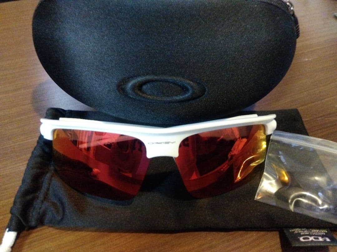 Oakley スポーツサングラス ホワイト/レッド