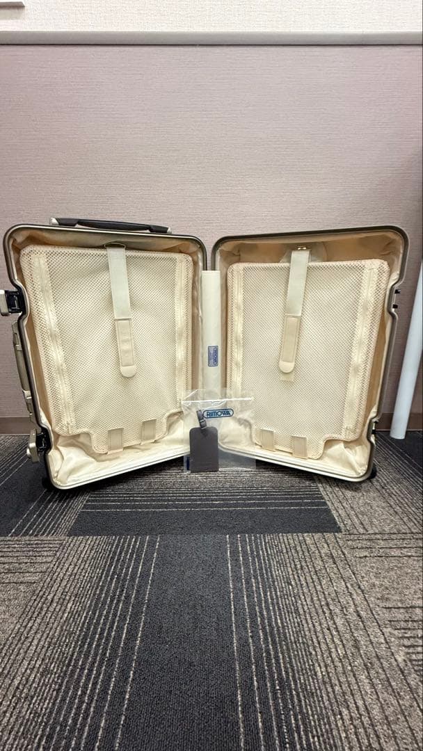 さっちゃん⭐︎美品 RIMOWA LIMBO リモワ リンボ 32L 4輪