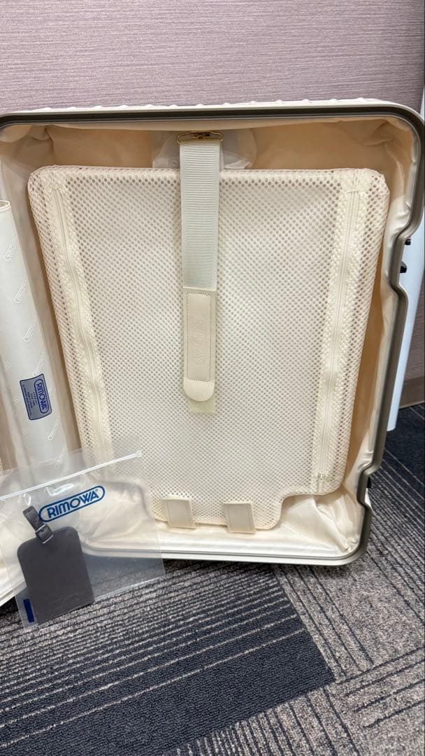 さっちゃん⭐︎美品 RIMOWA LIMBO リモワ リンボ 32L 4輪