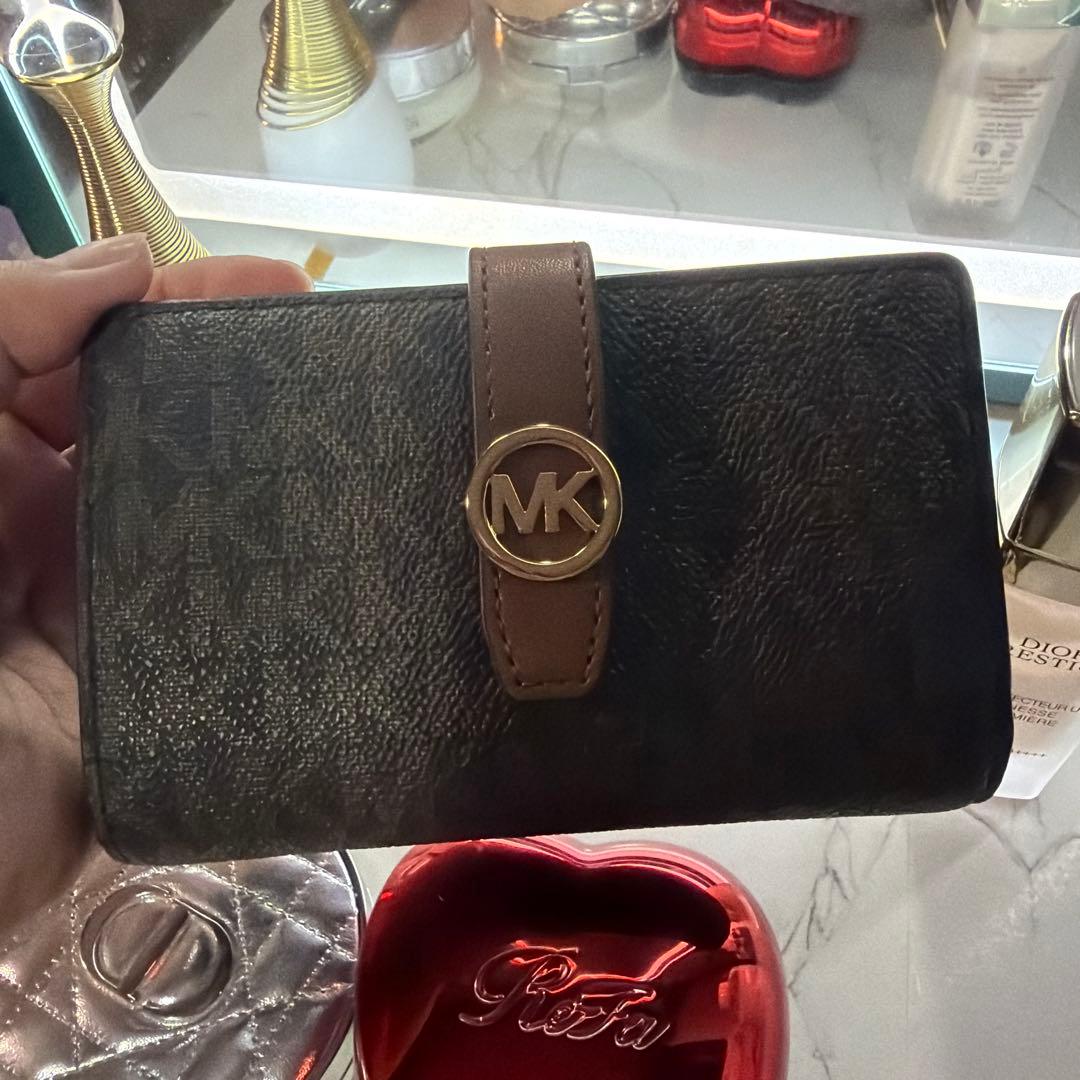 ｛新品同様｝MICHAEL KORS 二つ折り財布 ブラウン