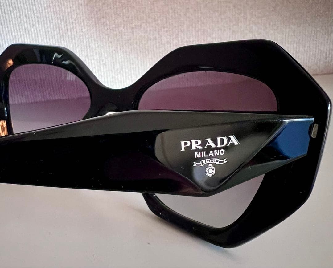 O*E様 販売！ PRADA サングラス ブラック