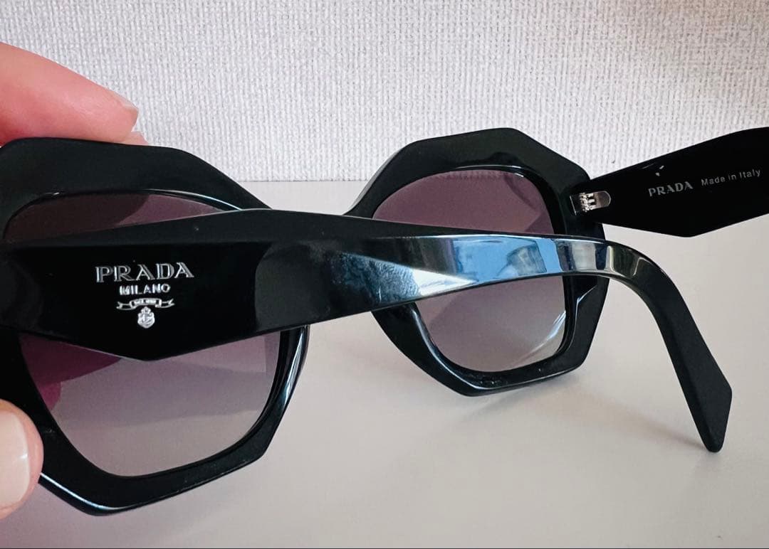 O*E様 販売！ PRADA サングラス ブラック