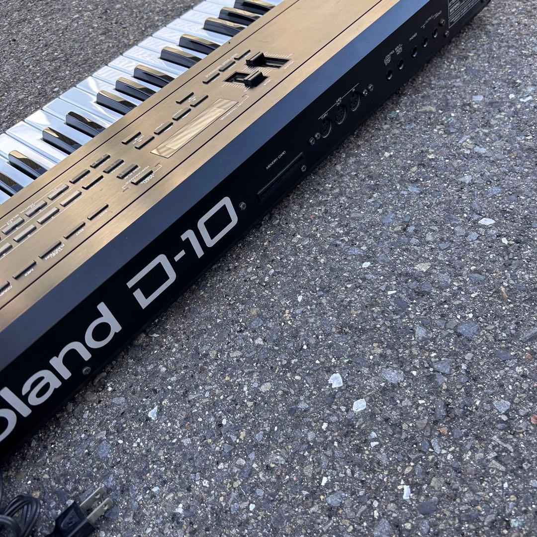 Roland D-10シンセサイザー