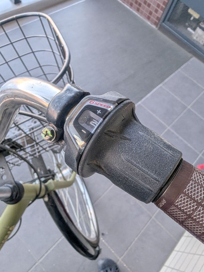 かもめ【引取限定】オリーブグリーン シティサイクル 前後バスケット付き26