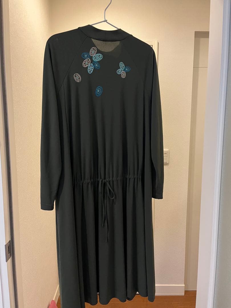 サックスフォン刺繍ダークグリーンワンピース