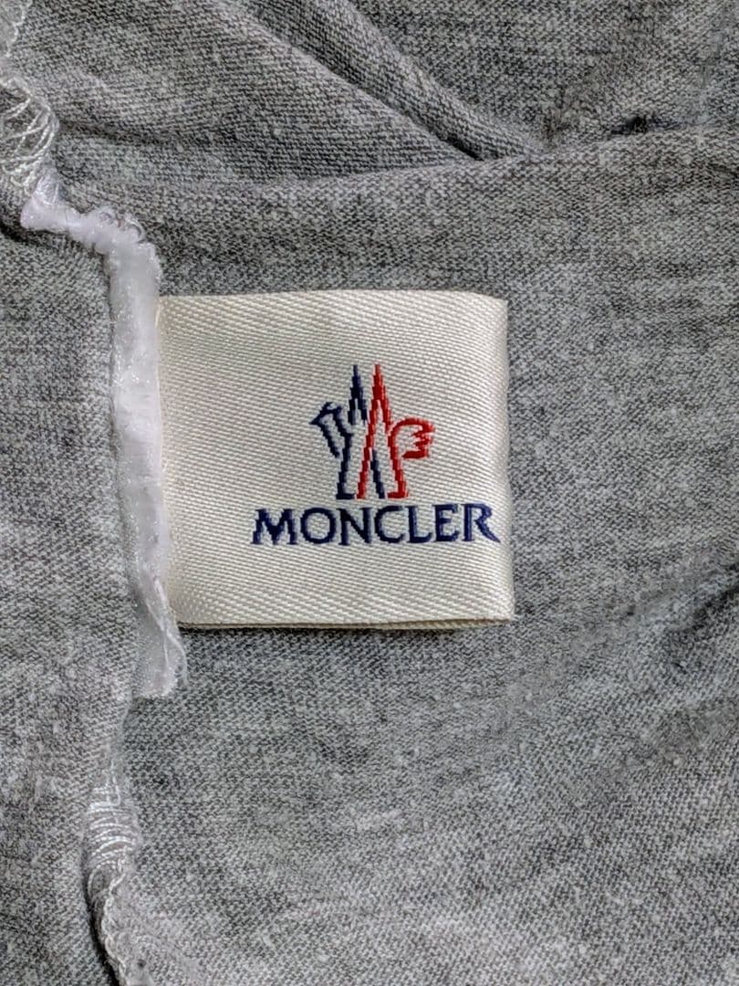 MONCLER ペイントが特徴のTシャツ Sサイズ