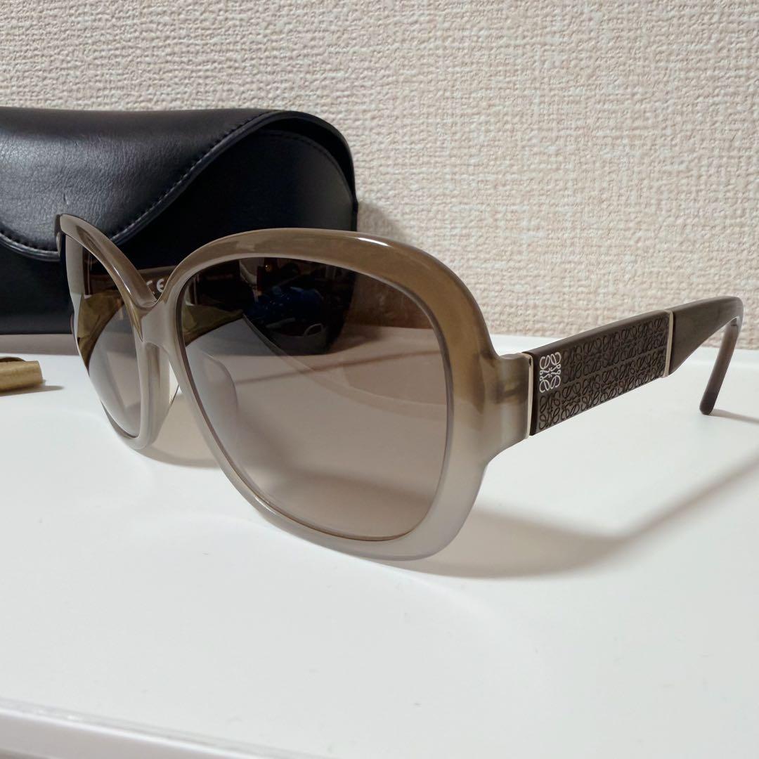 美品 LOEWE サングラス SLW937 オーバル 茶 アナグラム ケース付