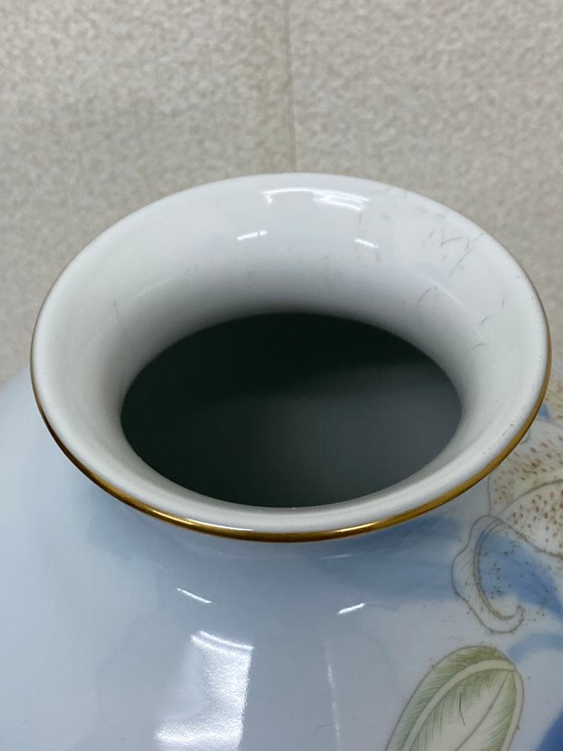 3-3290 深川製磁による百合と雀の官窯染付花瓶