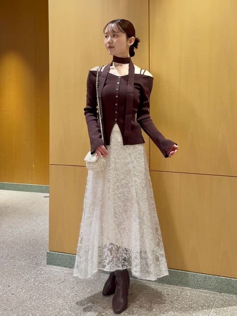 【2025AW今季新作】タイ付きニットプルオーバー SNIDEL