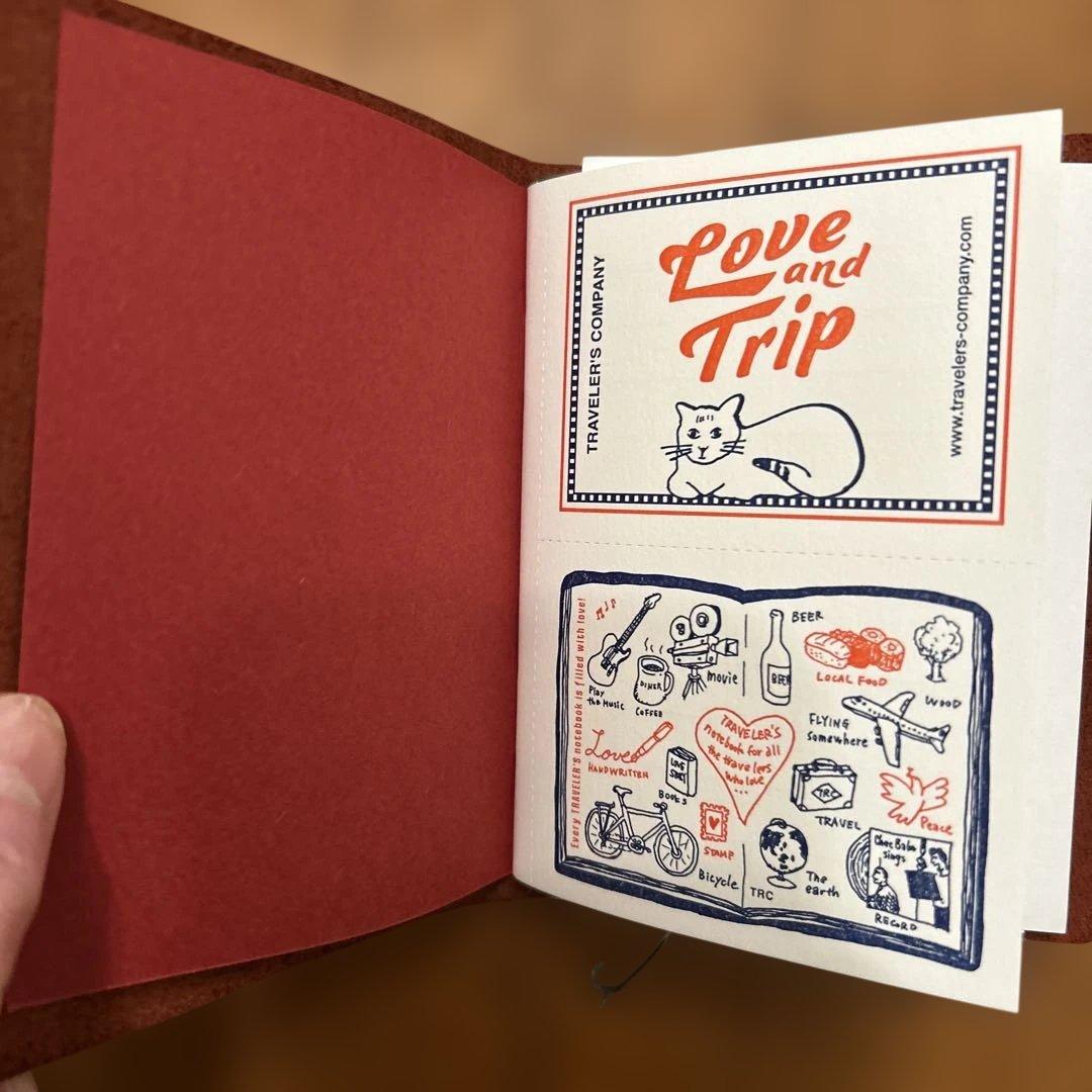 トラベラーズノート　LOVE AND TRIP レッド　パスポートリフィル付き