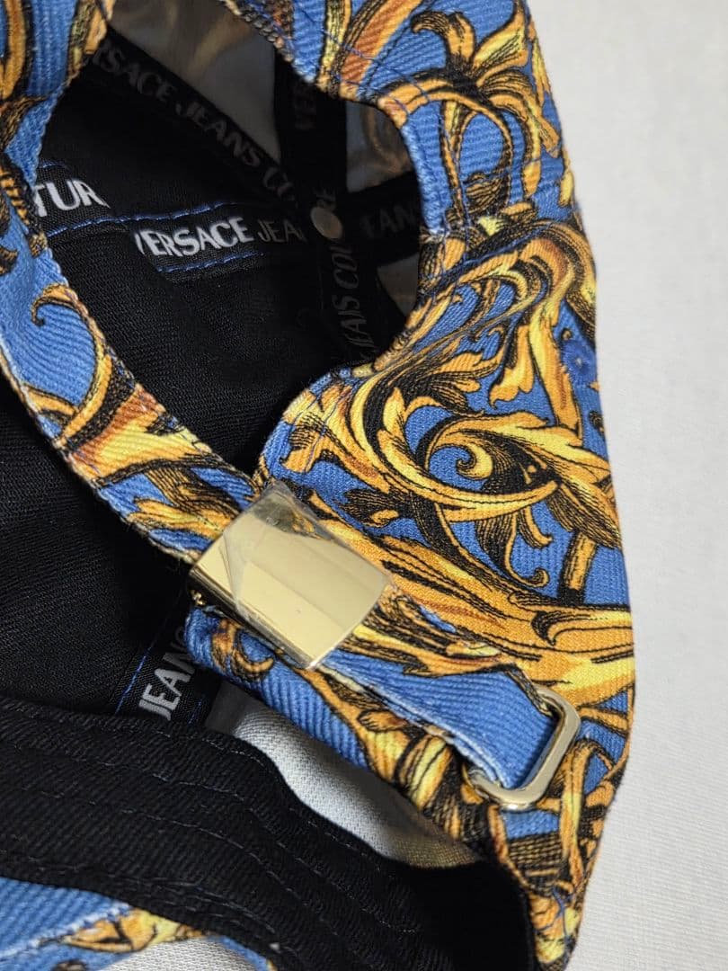 ♂♀新品・キャップ【Versace Jeans Couture】バロック柄　青