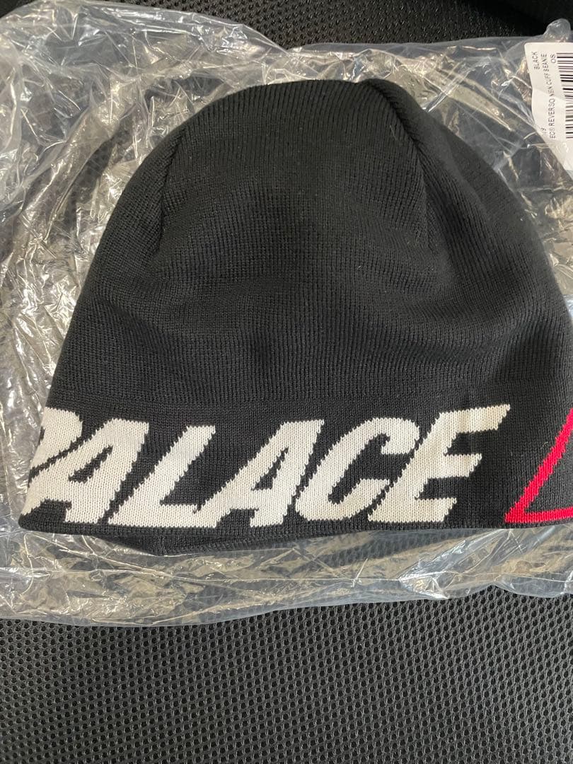 PALACE POLARTEC ブラックニット帽リバーシブルです。