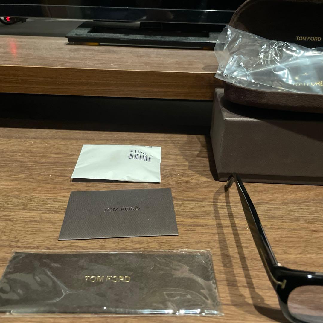 美品トムフォード ライトカラー サングラス TOM FORD FT5178F