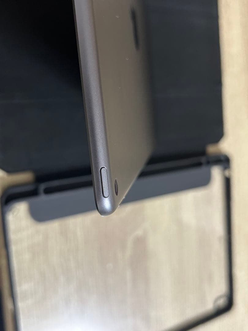 Apple Pencil・ケース付！ iPad Air Wi-Fiモデル 64