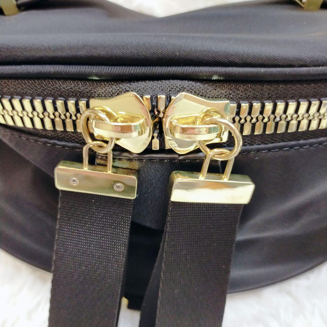 美品☆ペシンシャ メタルファスナー ショルダーバッグ ボディバッグ 黒 ナイロン