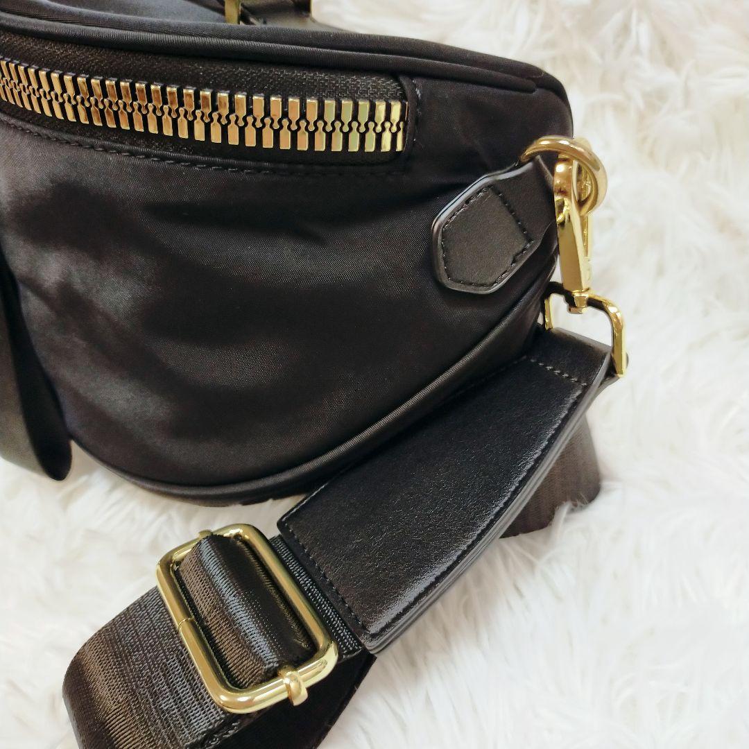 美品☆ペシンシャ メタルファスナー ショルダーバッグ ボディバッグ 黒 ナイロン