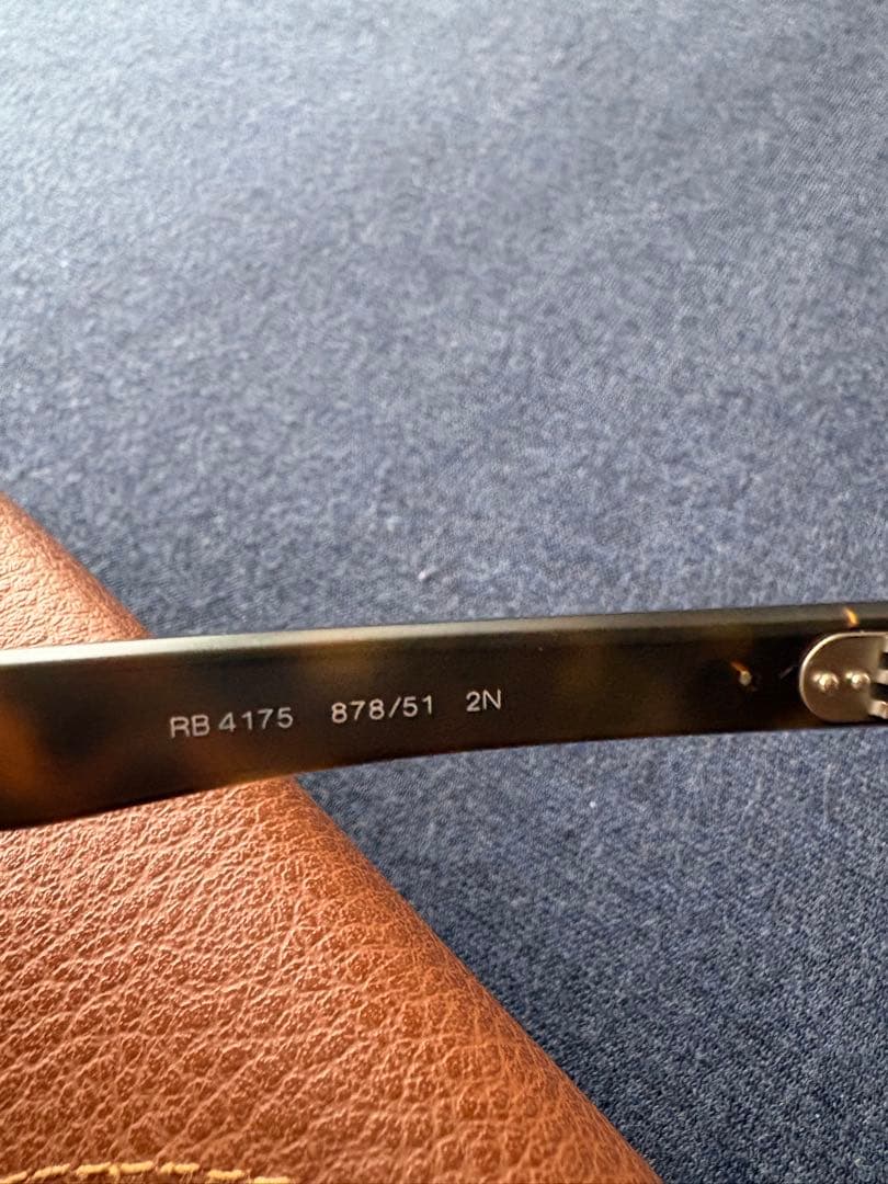 Ray-Ban サングラスCLUBMASTER OVERSIZED
