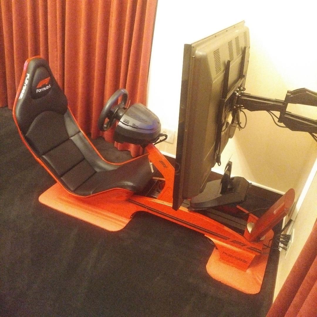 激レア　グランツーリスモ　レーシングコックピット　プレイシート　赤　レッド F1
