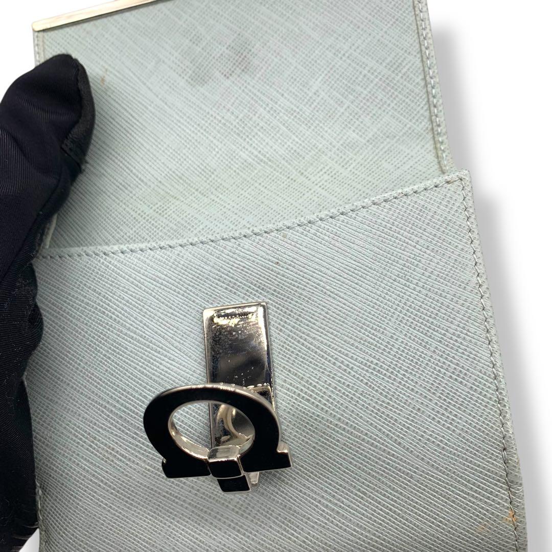 Salvatore Ferragamo ガンチーニ　二つ折り財布　ミントブルー
