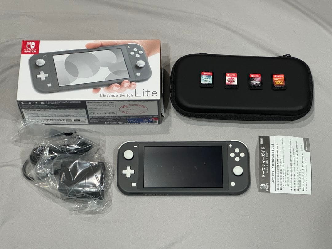 Nintendo Switch Lite グレー 本体美品　ケース＆ソフト付き