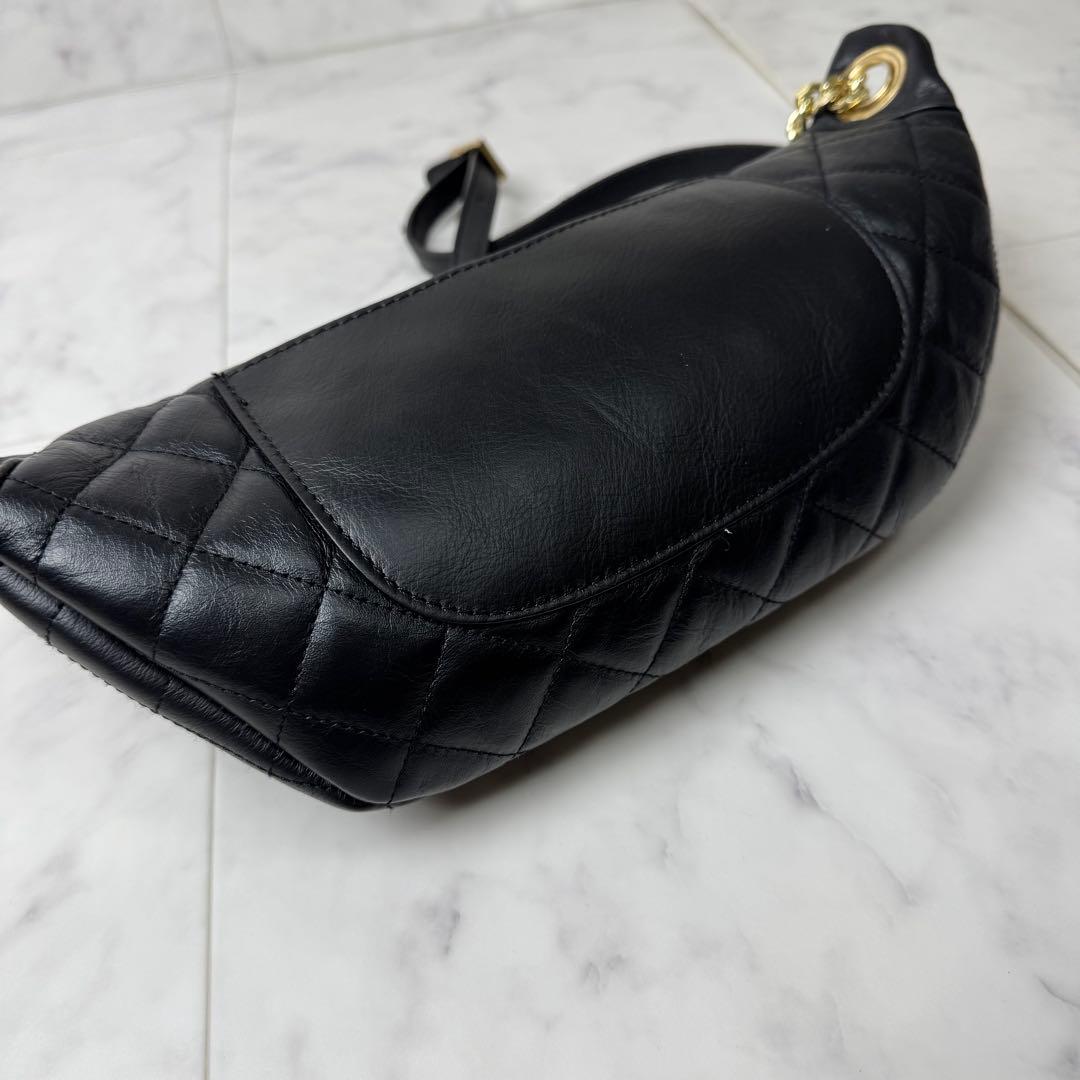 【極美品】AULENTTI キルティングレザー ボディバッグ ショルダーバッグ