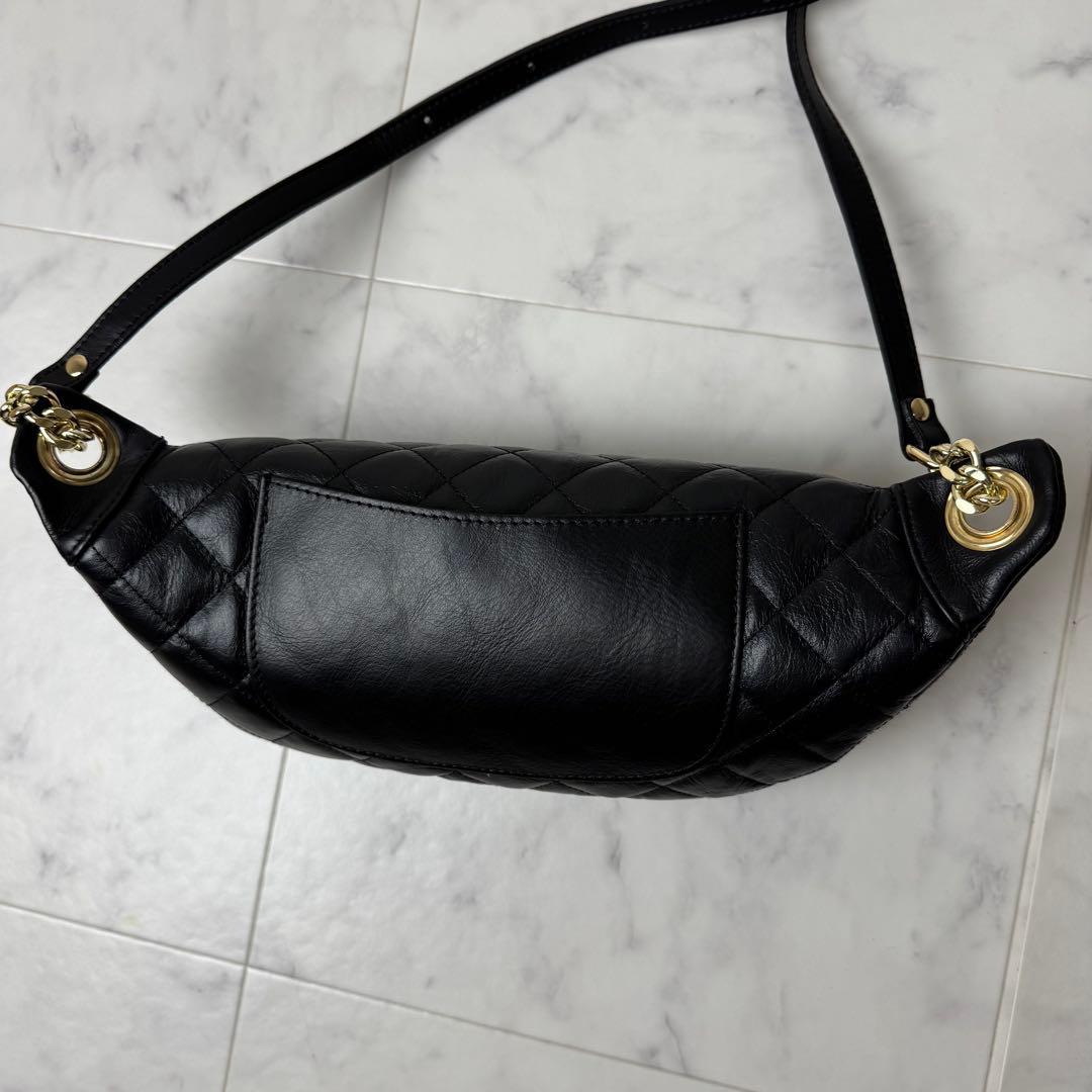 【極美品】AULENTTI キルティングレザー ボディバッグ ショルダーバッグ