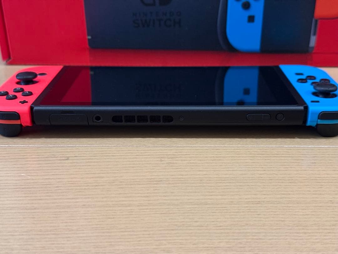 【中古美品】任天堂ニンテンドースイッチSwitch ネオンブルー・レ本体