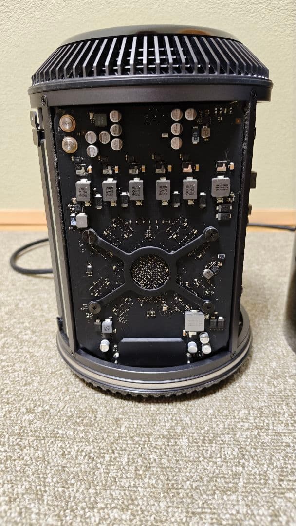 Apple Mac Pro (Late 2013) 本体